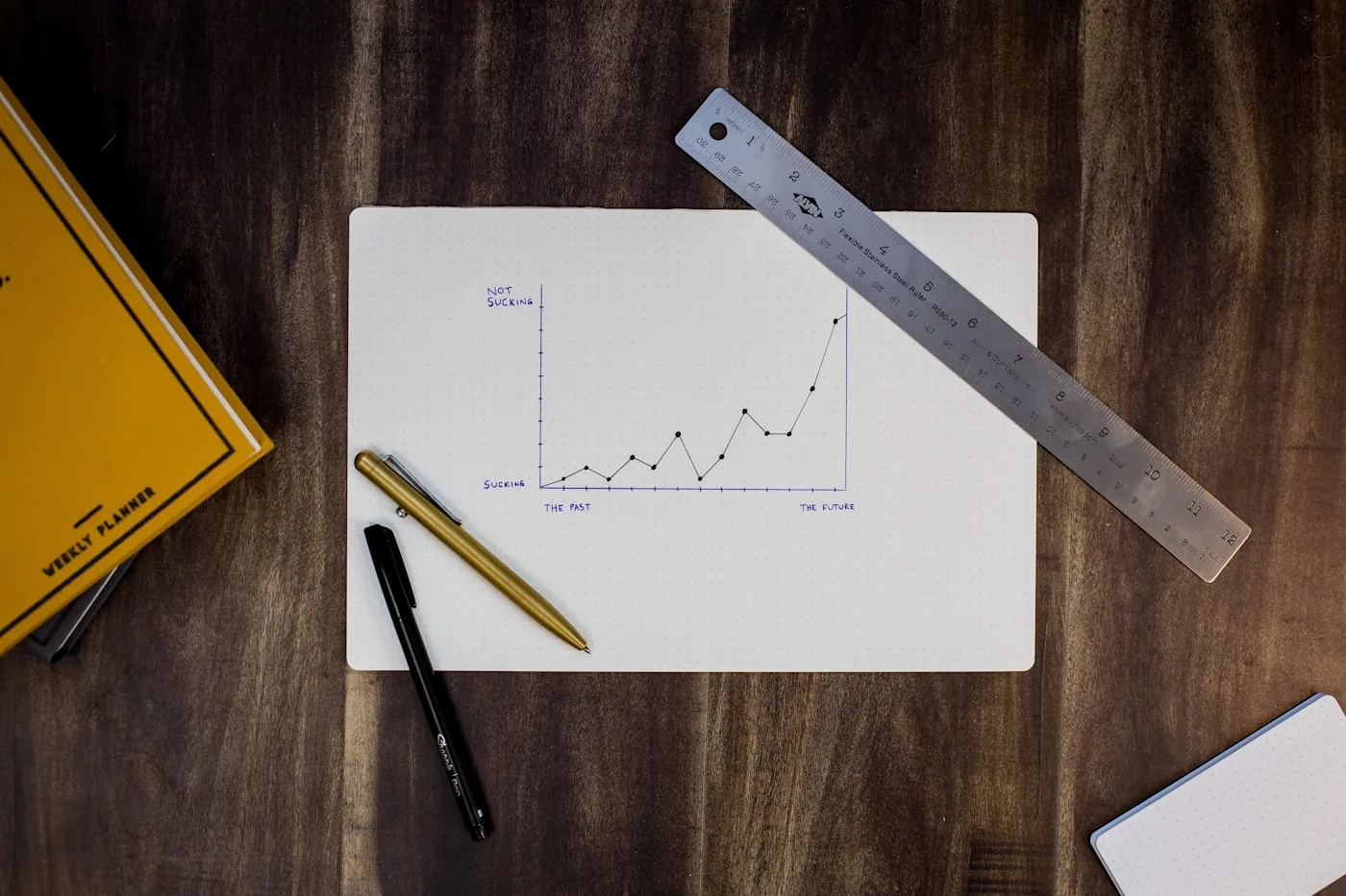 Tableau de mesures d’un vêtement avec points de mesure annotés et tolérances visibles.