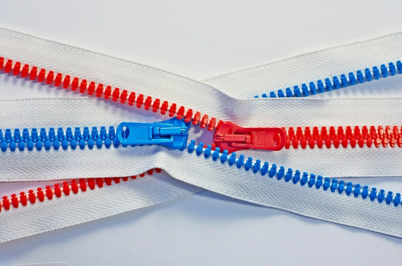 Choisir tissus et accessoires pour vos vêtements : le guide terrain