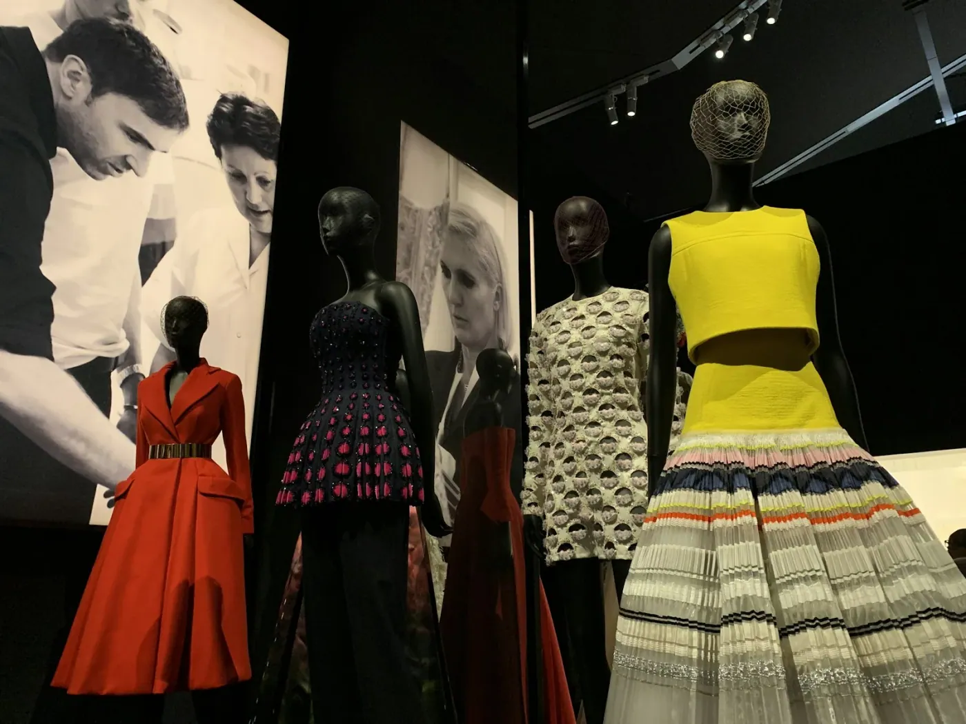 Comment créer sa marque de vêtements : étapes, coûts, méthodes