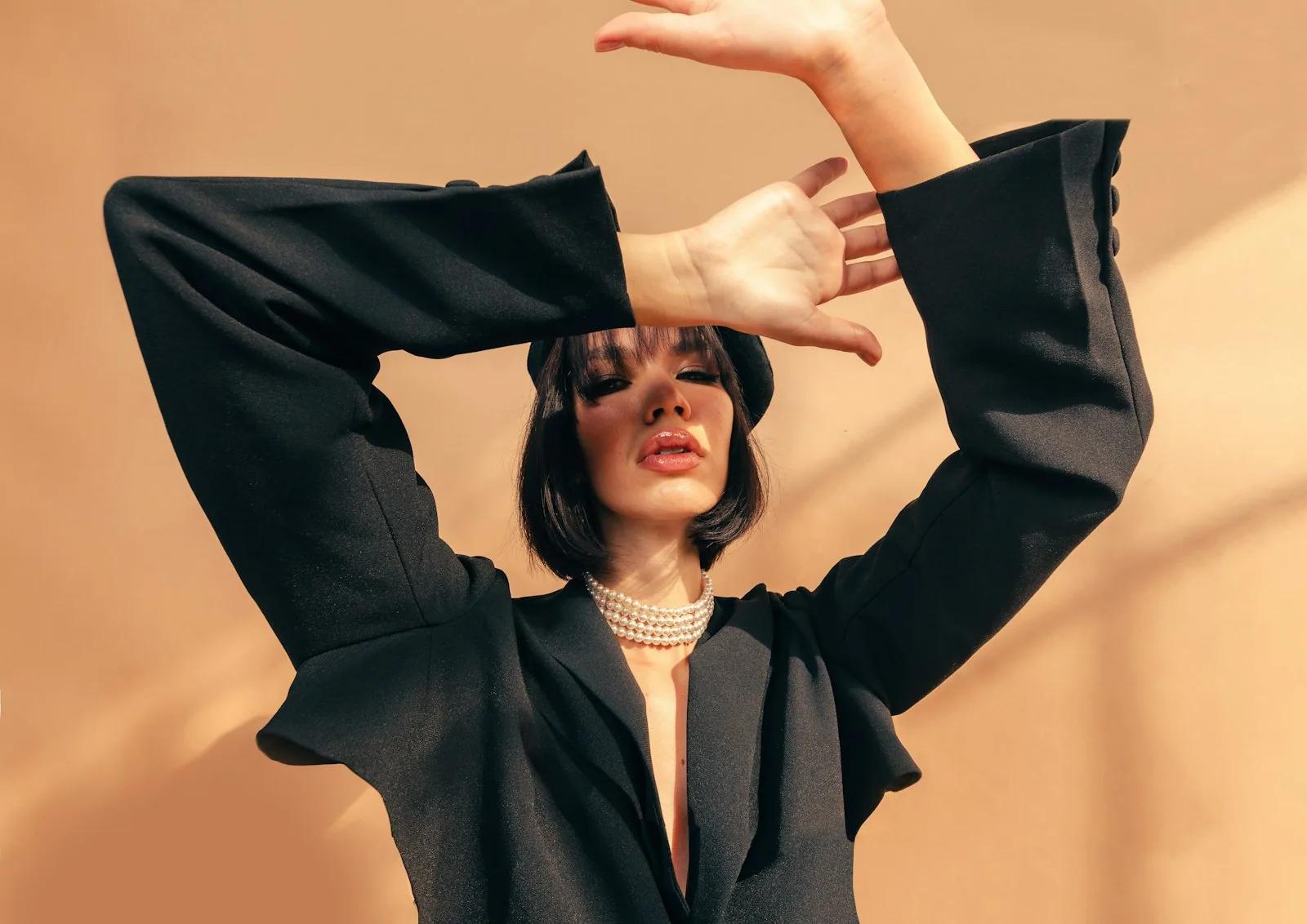 Comment promouvoir votre marque de vêtements : le guide terrain