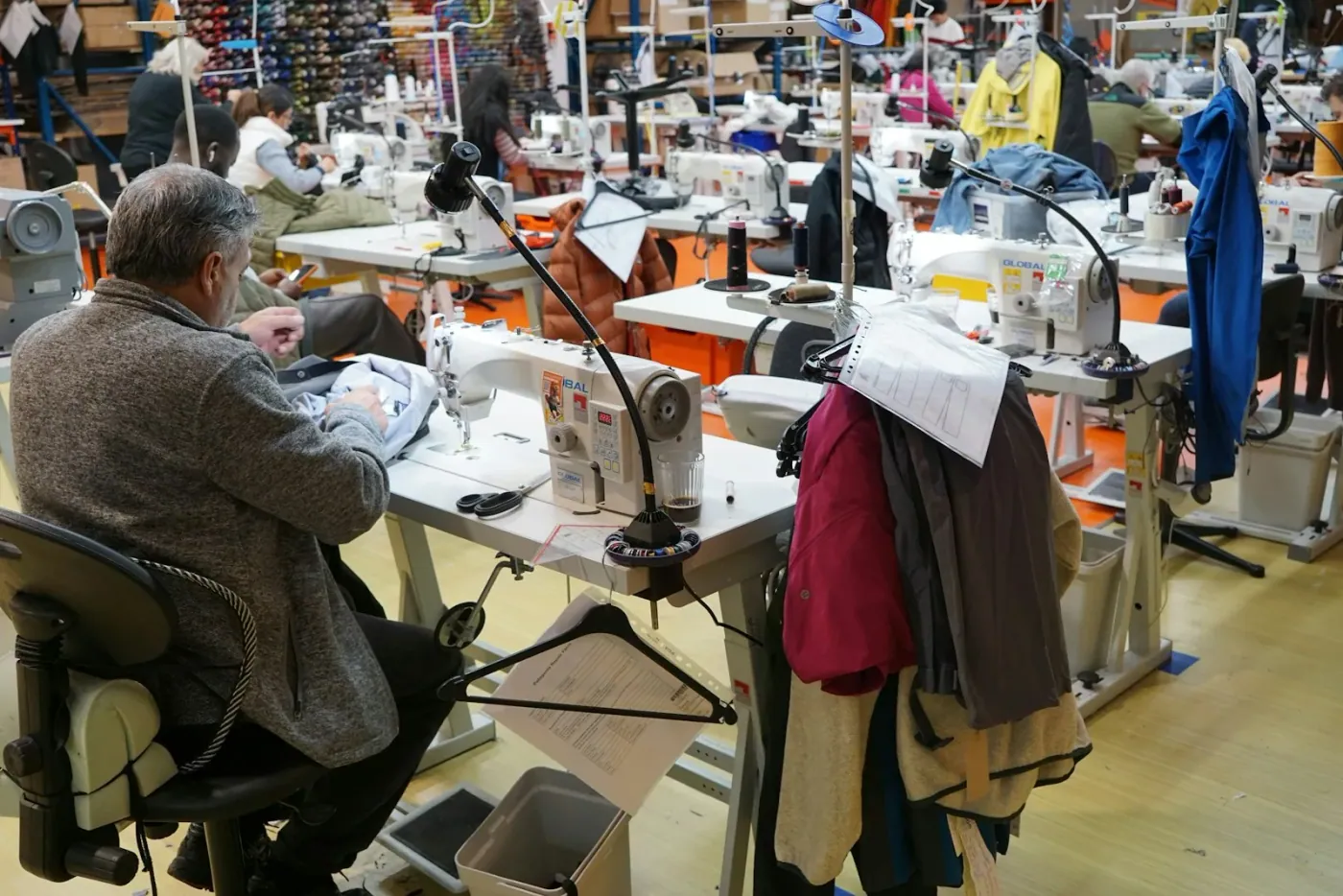 Trouver un fournisseur de vêtements : méthode terrain
